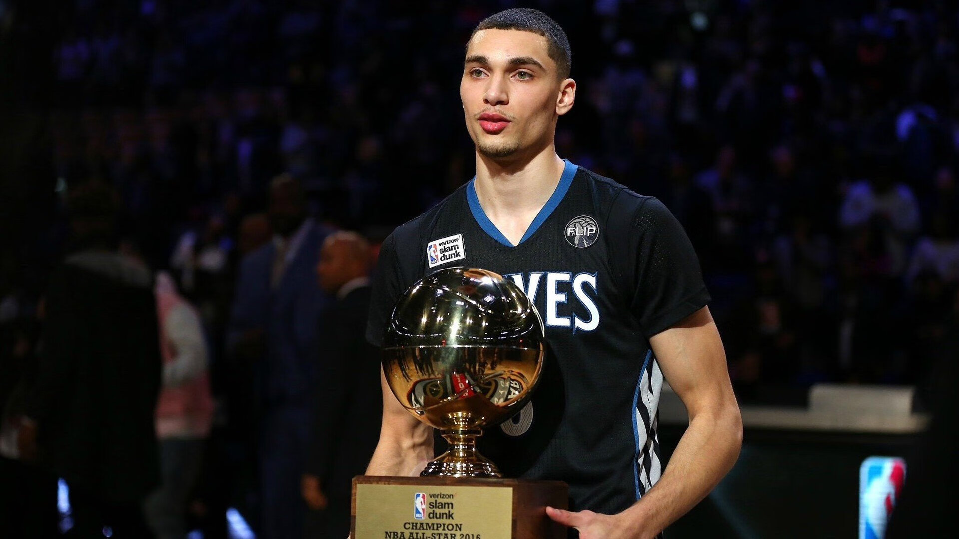 米兰平台-球员在比赛中创造精彩镜头成为社交平台热门短片，球员集锦怎么做